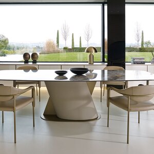 Venus dining tables